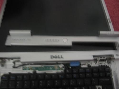 Come sostituire una tastiera di computer portatile Dell