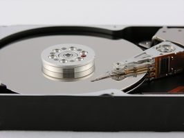 Qual è la differenza tra SATA ATA e IDE Hard disk?